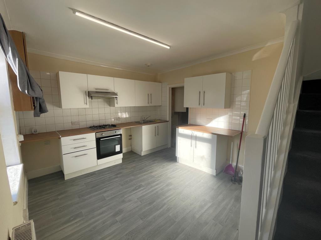 Lot: 48 - FOUR-BEDROOM PROPERTY WITH POTENTIAL - Refurbished kitchen